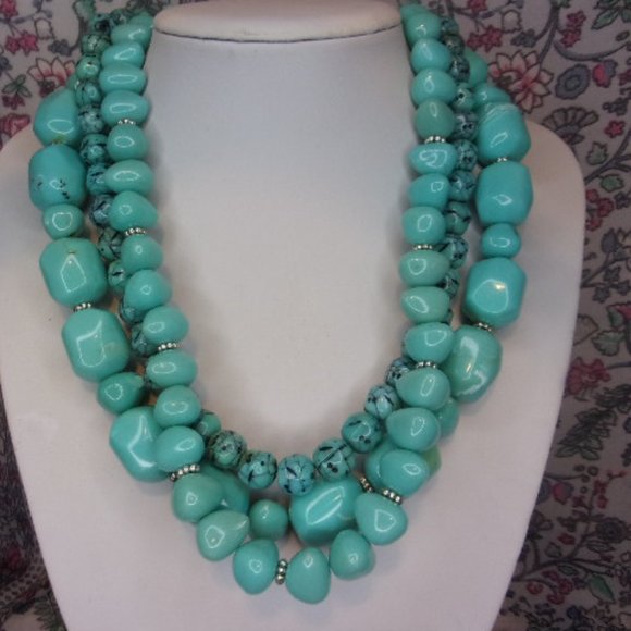 Avon Chunky  Faux Turquoise Bead Necklace 18" - 22" L - Picture 2 of 8